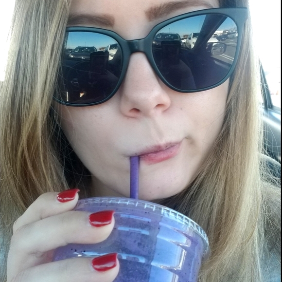 Meet your Posher, Valerie - Picture 1 of 1